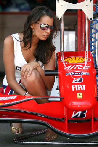 formula-1-pit-babe formula-1-pit-babe