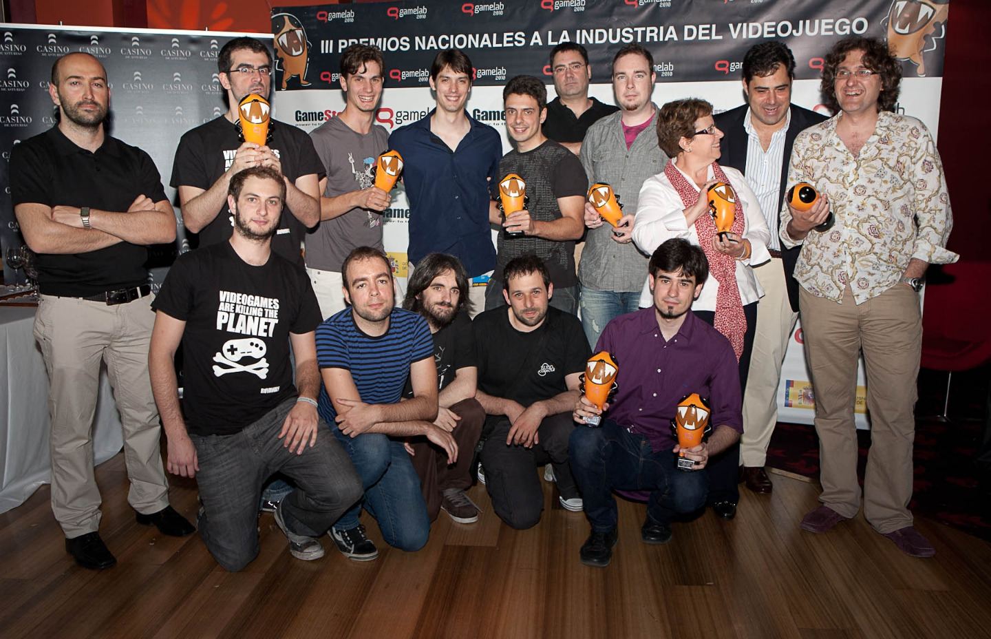 Premios Nac Videojuegos 2010_foto familia_80
